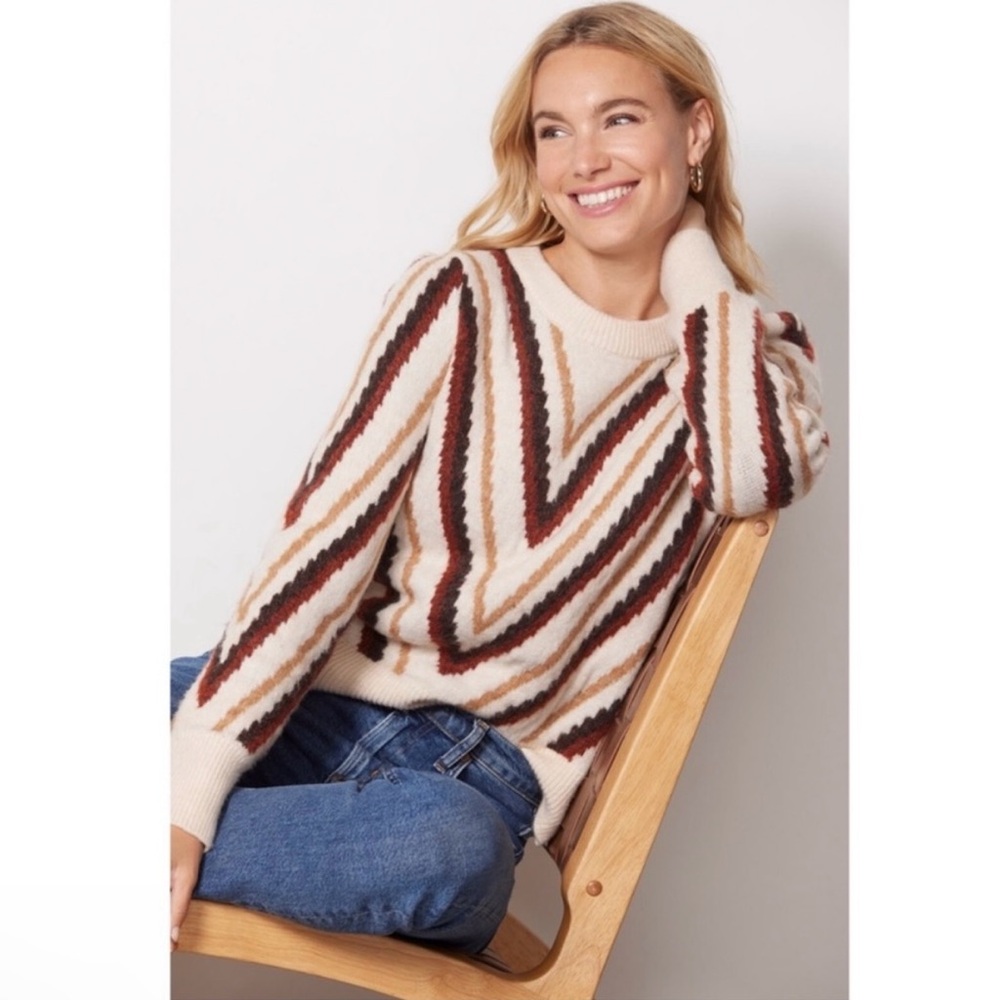 EVEREVE ladies Groove Cream and Brown Crew Neck Sweater with Chevron Stripes